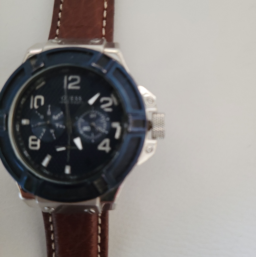GUESS MEN'S WATCH - Picture 2 of 9